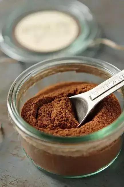 白糖红糖有什么不一样,红糖白糖冰糖黄糖的区别与功效