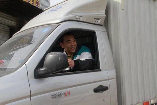 邢凡说:福田祥菱V1挺好用于超市配送很满意