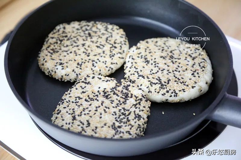 一斤面粉可以做几个油酥烧饼,1斤面粉可以做多少个饼