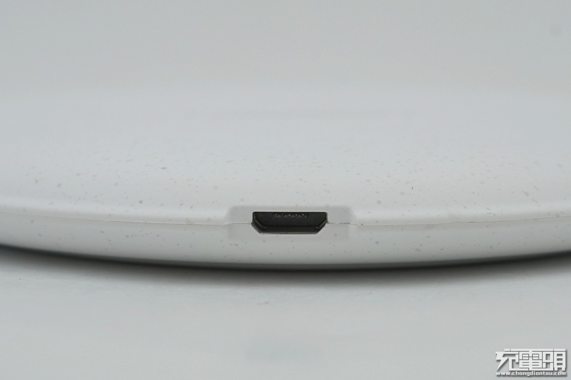 绿联无线充电宝拆解,绿联30瓦充电器拆解