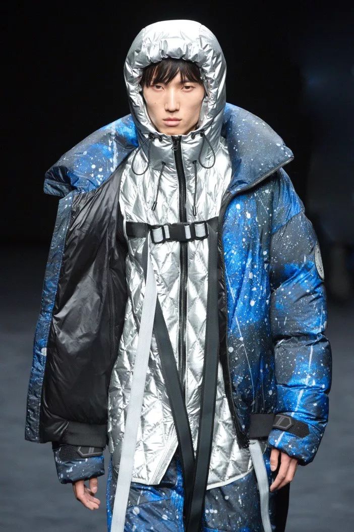 为了抢全球大咖都在翻牌的羽绒服，我差点挤晕在波司登...