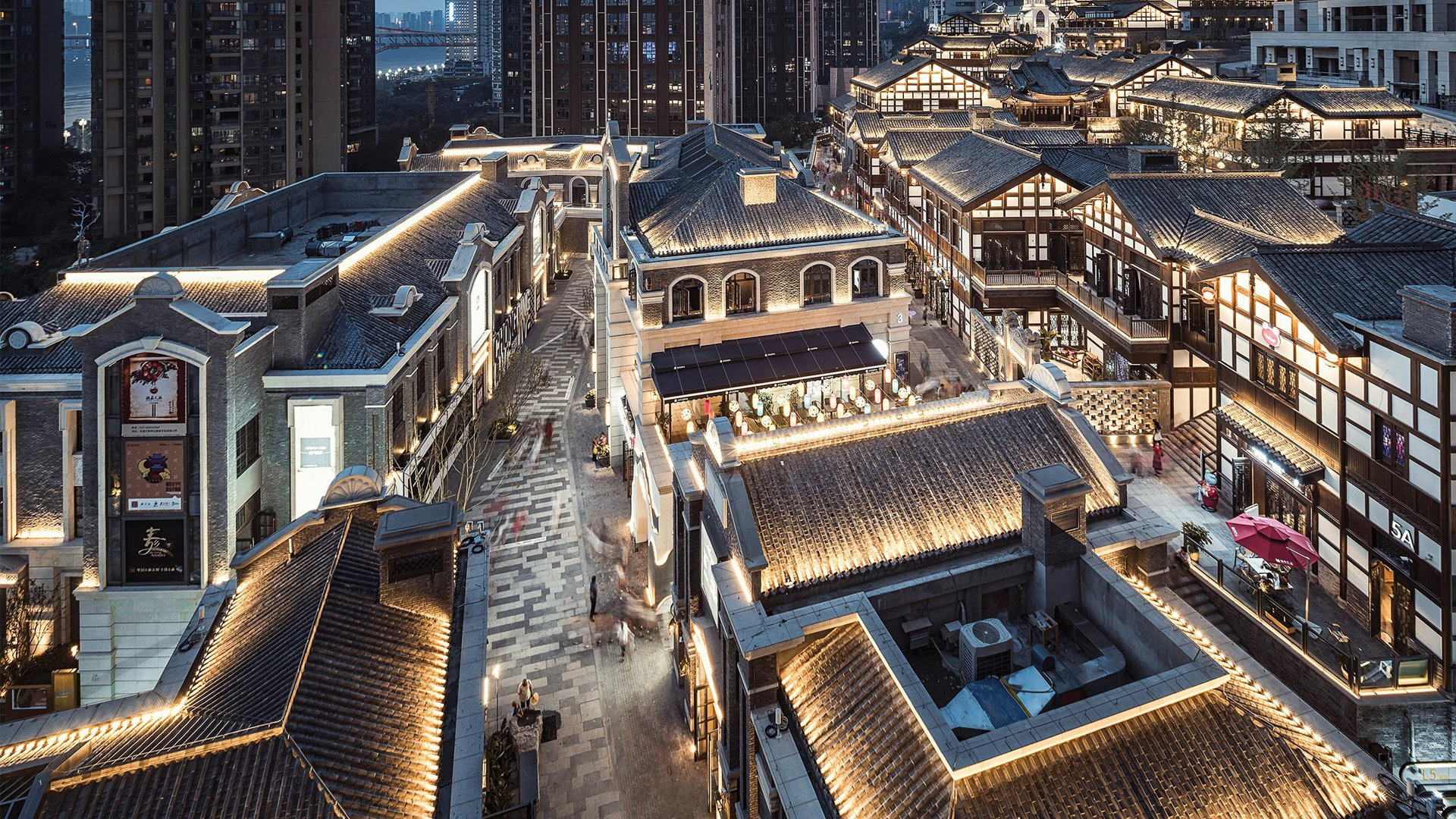 重庆弹子石老街和洪崖洞哪个好看,重庆洪崖洞vs成都宽窄巷子