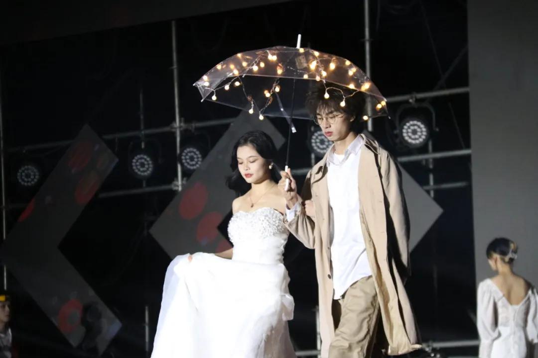 贵州大学科技学院2017级迎新晚会,各大高校迎新晚会视频