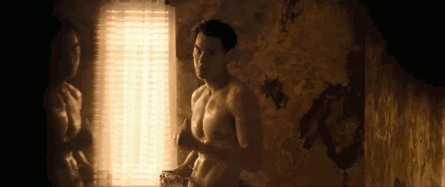 国民老公彭于晏身着西装,国民老公彭于晏跑步