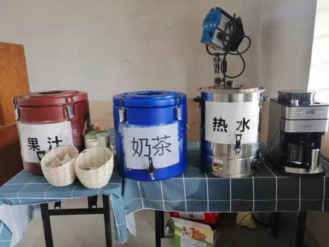 怎么进剧组给明星化妆,明星在剧组化妆用自己的化妆品吗