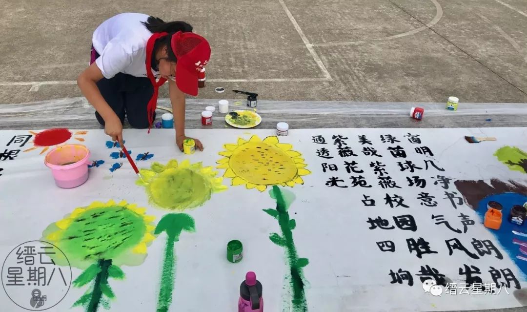 画一幅与校园足球有关的绘画,校园足球绘画又难又好看