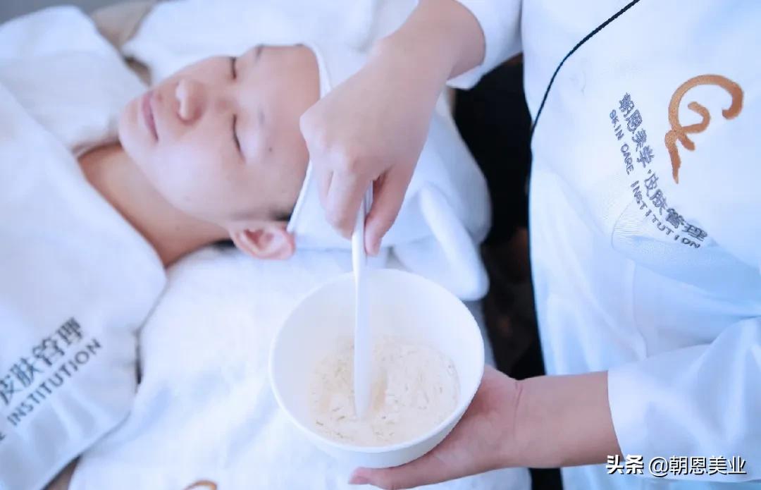 皮肤管理治疗痘痘闭口视频,皮肤毛孔大闭口多怎么养