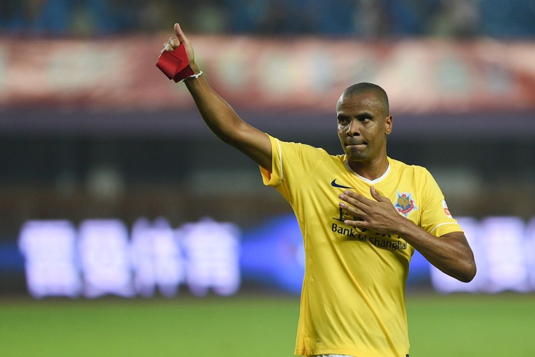 乔尼拿球,乔尼铁球