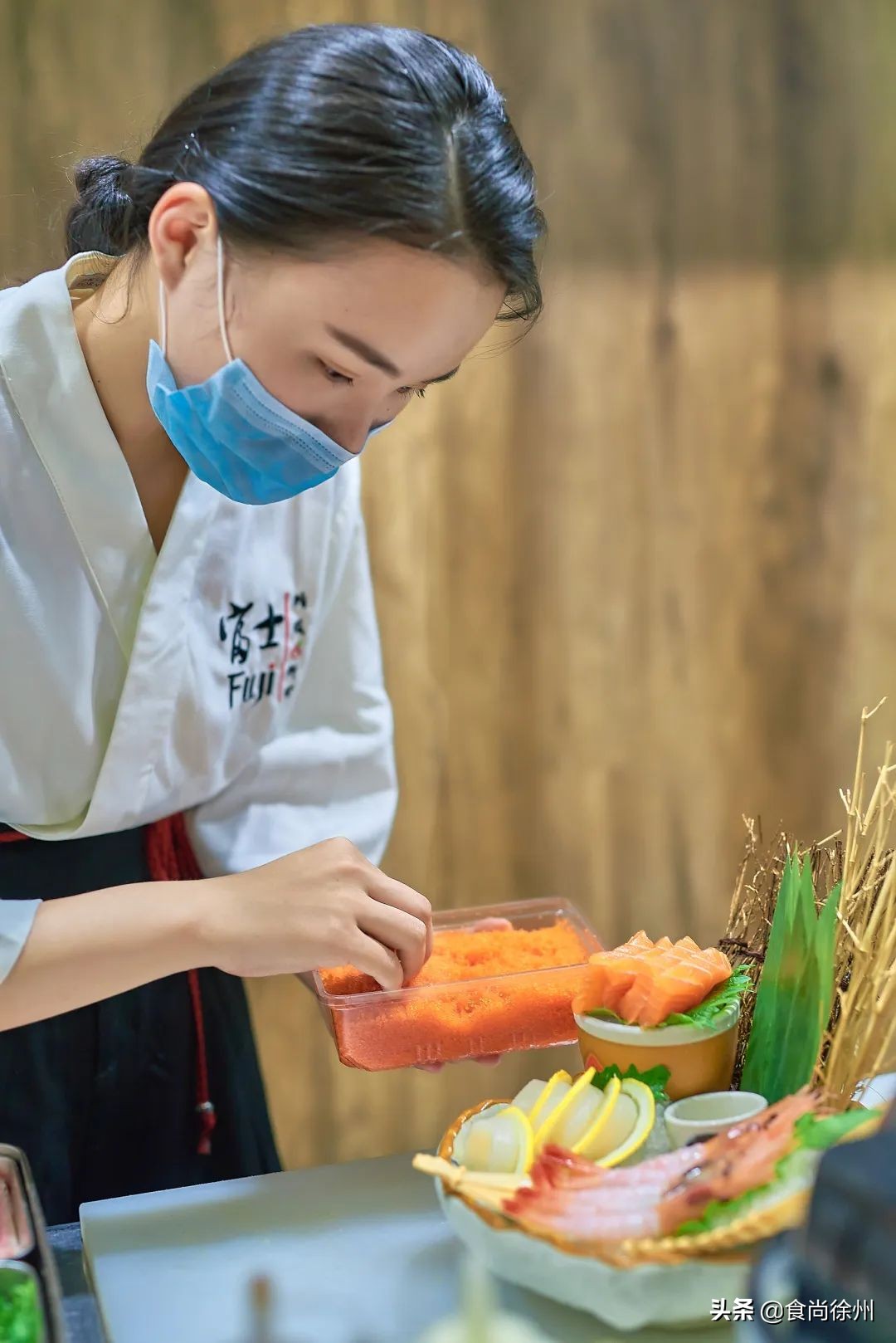 徐州张柏芝一秒到日本？其实正在吃日料，和服免费穿，过足cos瘾