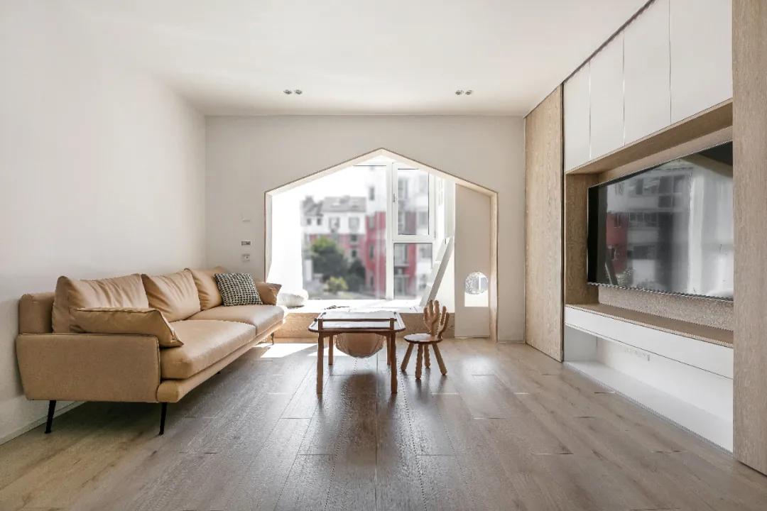 100平现代简约阳台装修风格,125平带阳台简约温馨装修风格