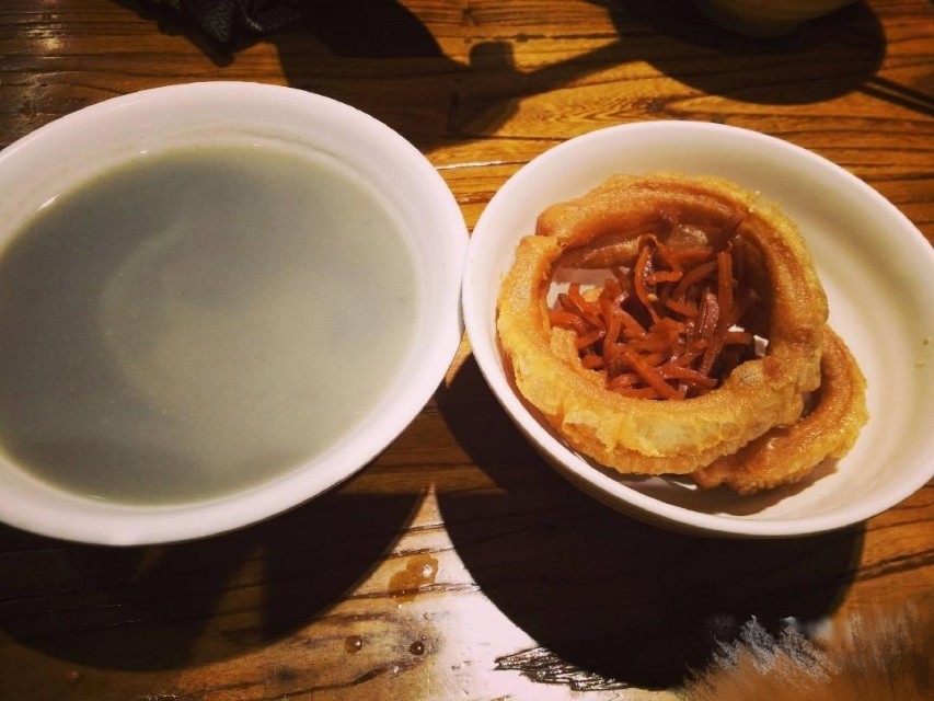 疫情也惦记着来碗豆汁儿，谁叫咱馋呢