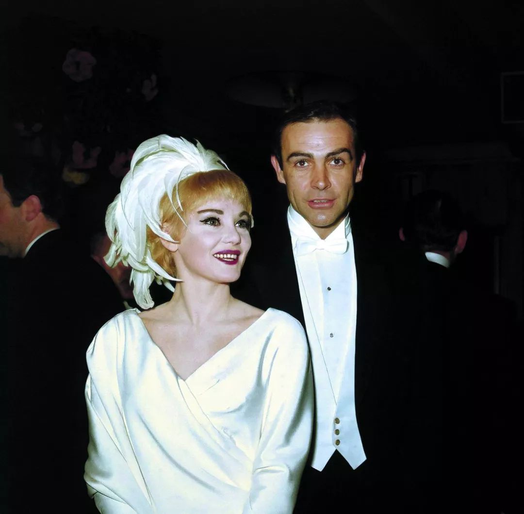 肖恩康纳利爵士,肖恩康纳利罗杰摩尔