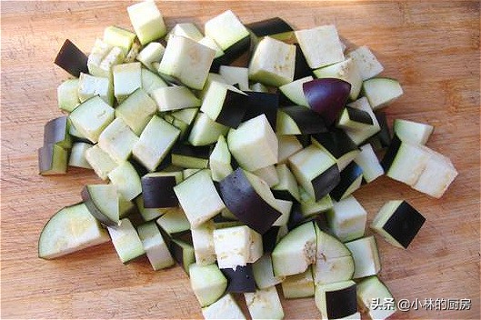 茄子容易吸油怎么才能不吸油,茄子太吸油了怎么做好吃