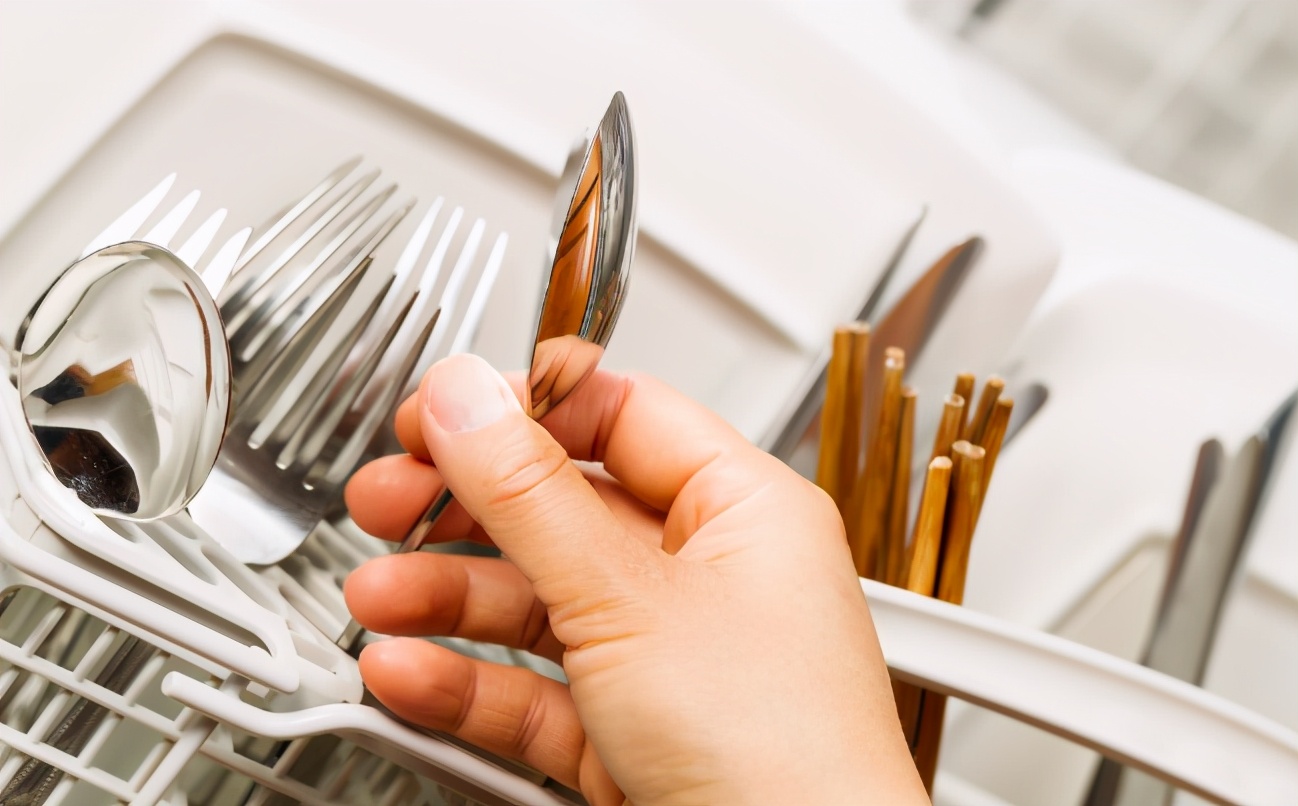 陶瓷筷子和金属筷子哪个好,金属筷子和木筷子哪种好