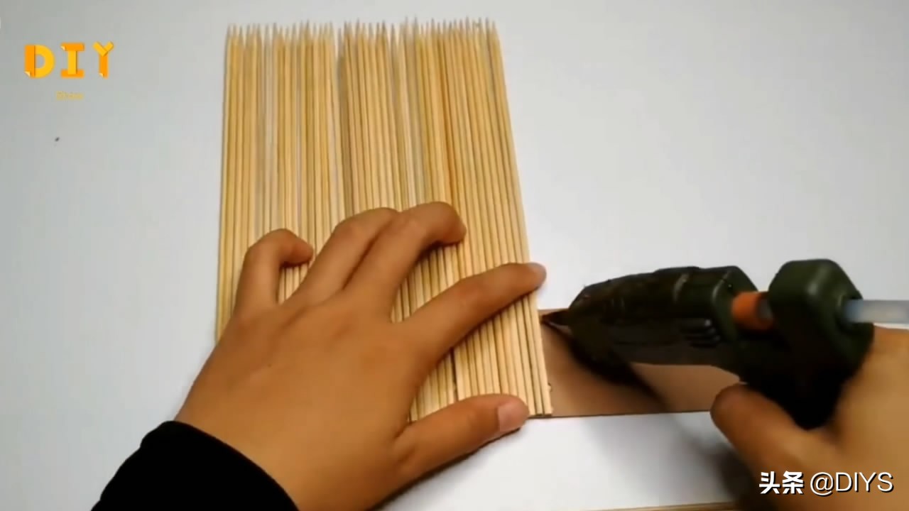 如何制作小花篮最简单的,简易竹签花篮手工制作视频