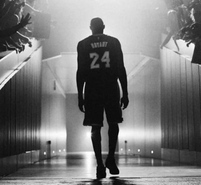 科比投篮遭五人防守,科比投篮被打手