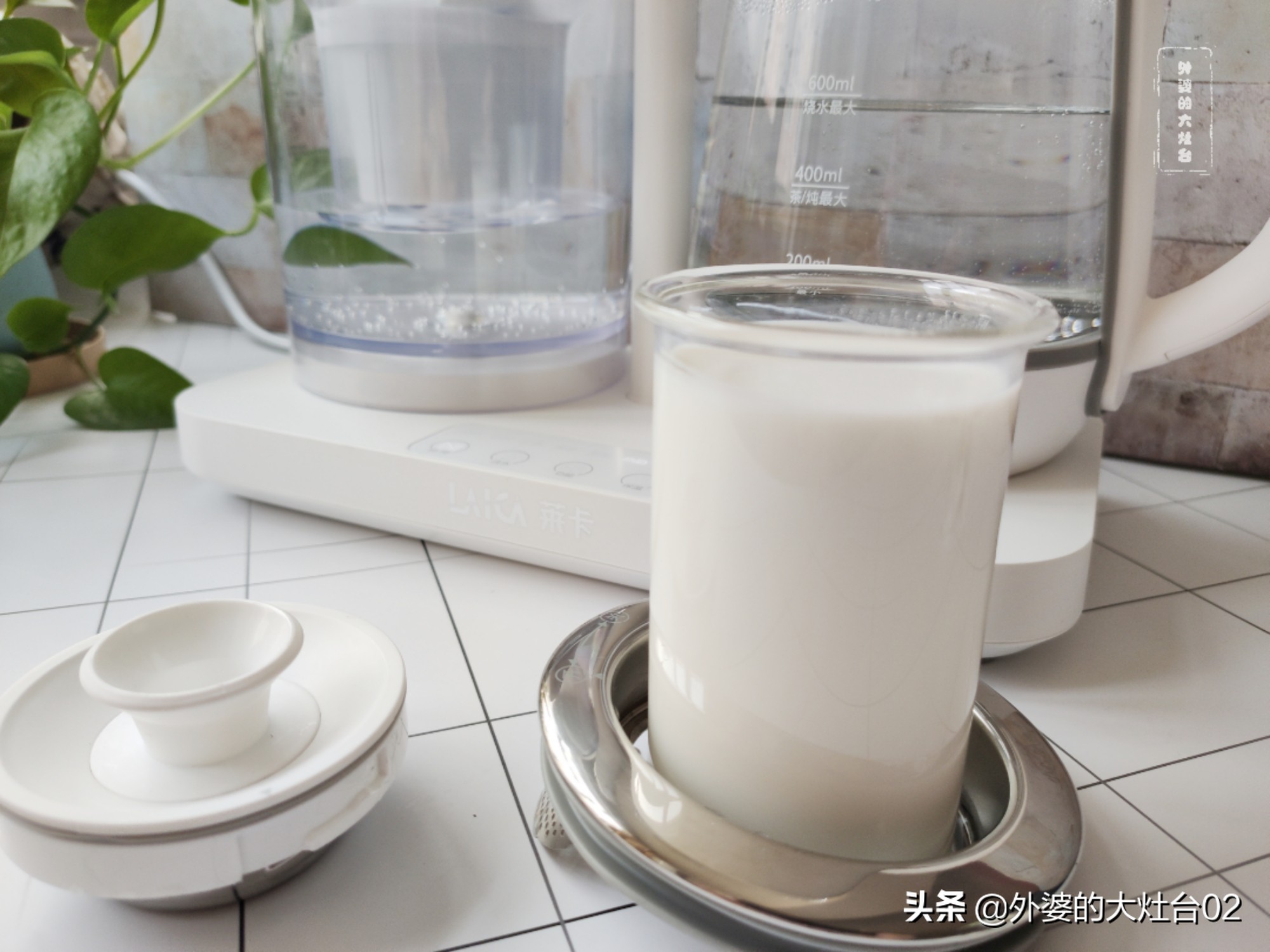 热牛奶溢出来怎么回事,牛奶怎么防止溢出锅