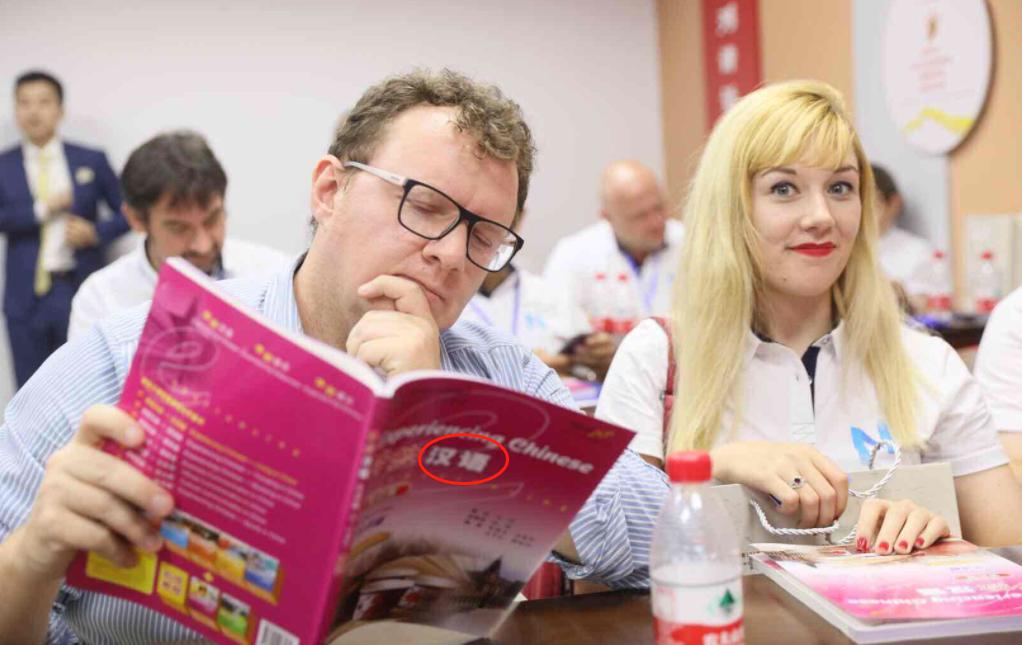 国外脱口秀吐槽学汉语,外国人学中文时的吐槽梗图