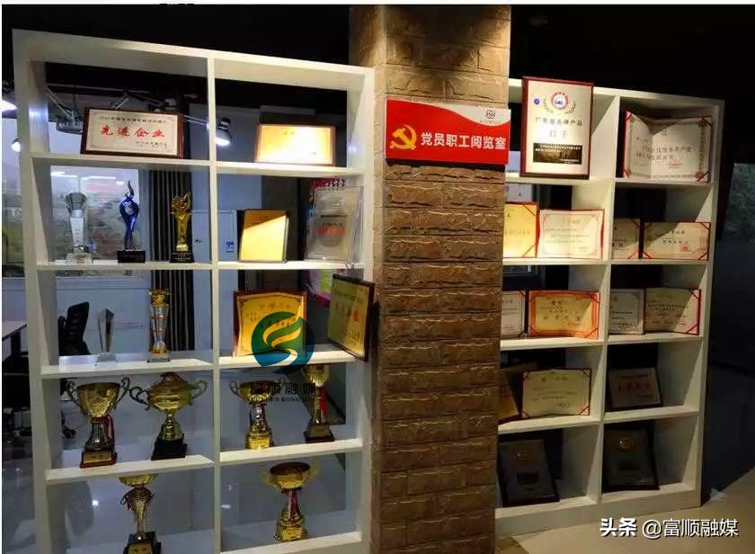 在富顺，有一艘皮具航母，她的名字叫中国红谷！