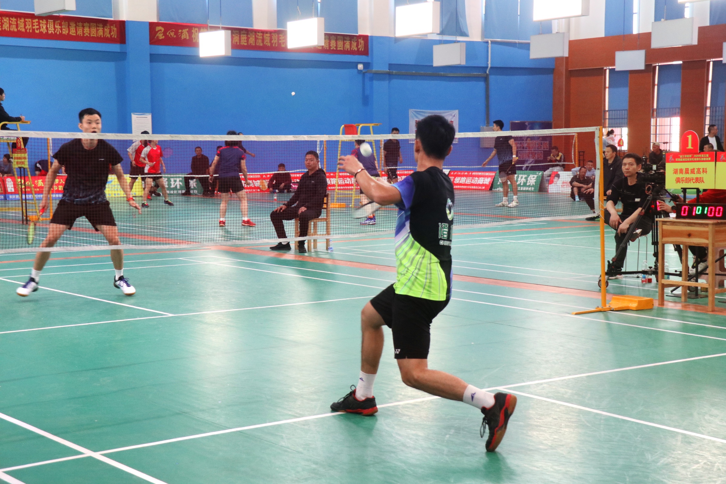 羽毛球半决赛国羽四战三胜,退役运动员羽毛球比赛