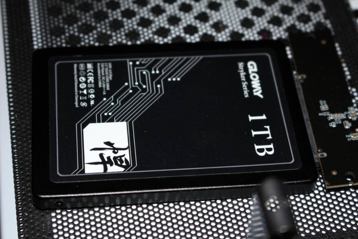 国产统一操作系统uos正式版发布,光威ssd悍将和羿pro哪个好