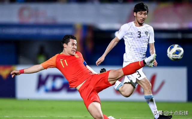 国奥乘坐经济舱回国成热议话题，但部分网友的恶毒评论，真不该