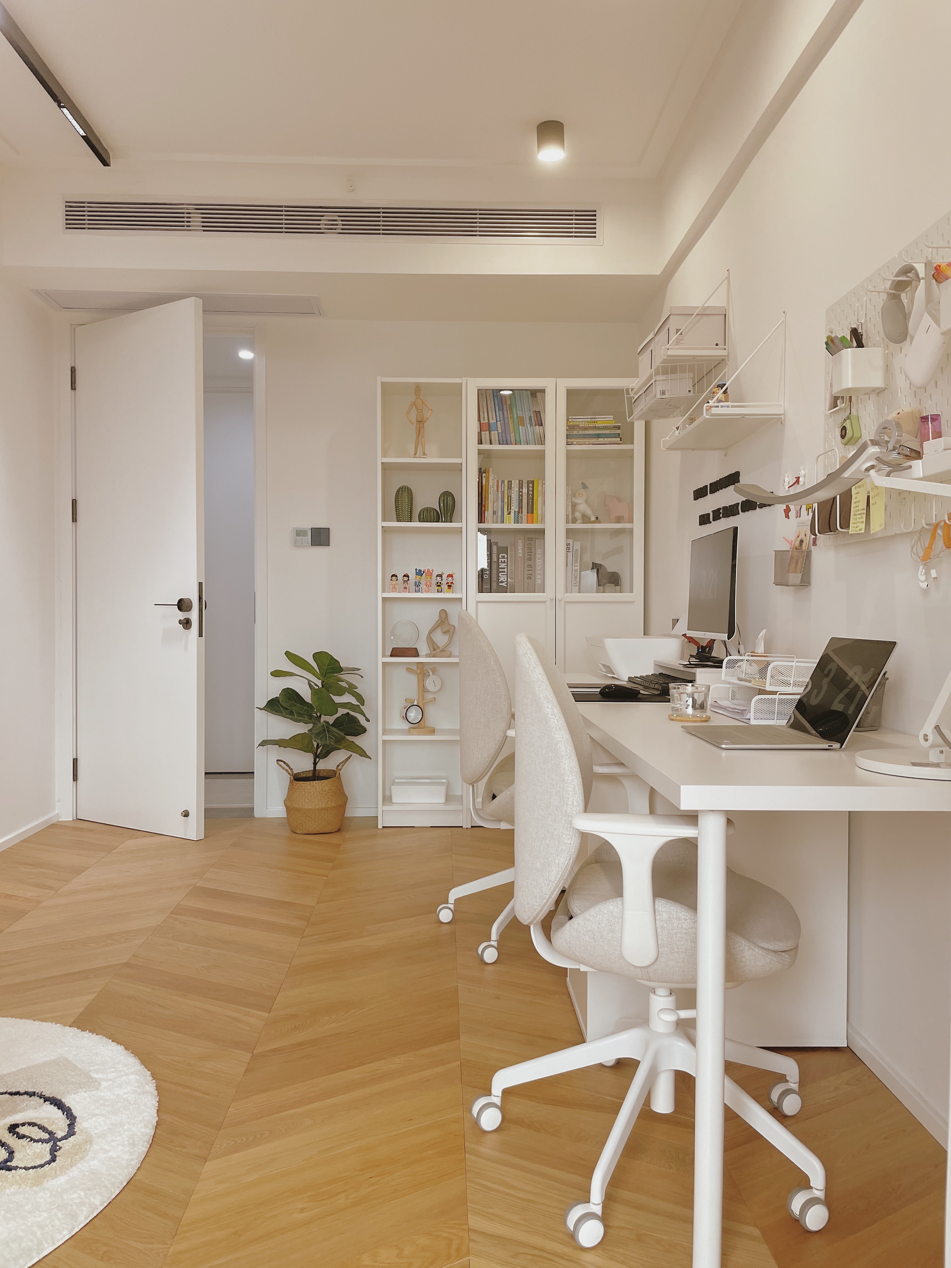 白色带扣线烤漆木门款式,烤漆房间木门怎么选