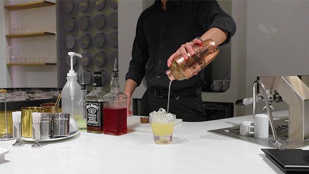 一顿饭至少配六个菜,一顿饭喝六碗汤