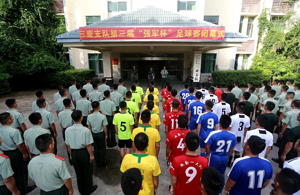 青春舞动绿茵场,青春跃动篮球赛