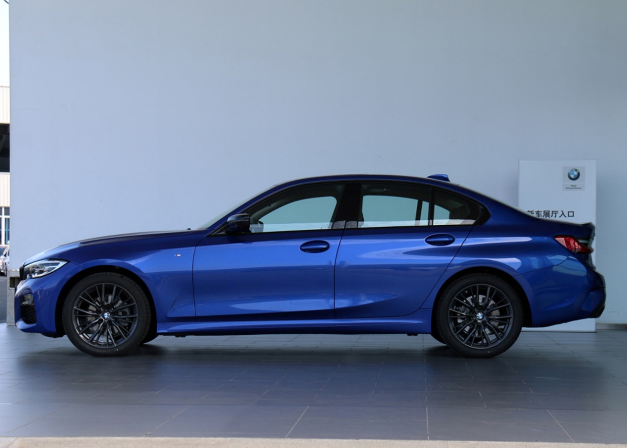 华晨宝马320/330，售价为29.39-31.89万元，满足大多数人喜好