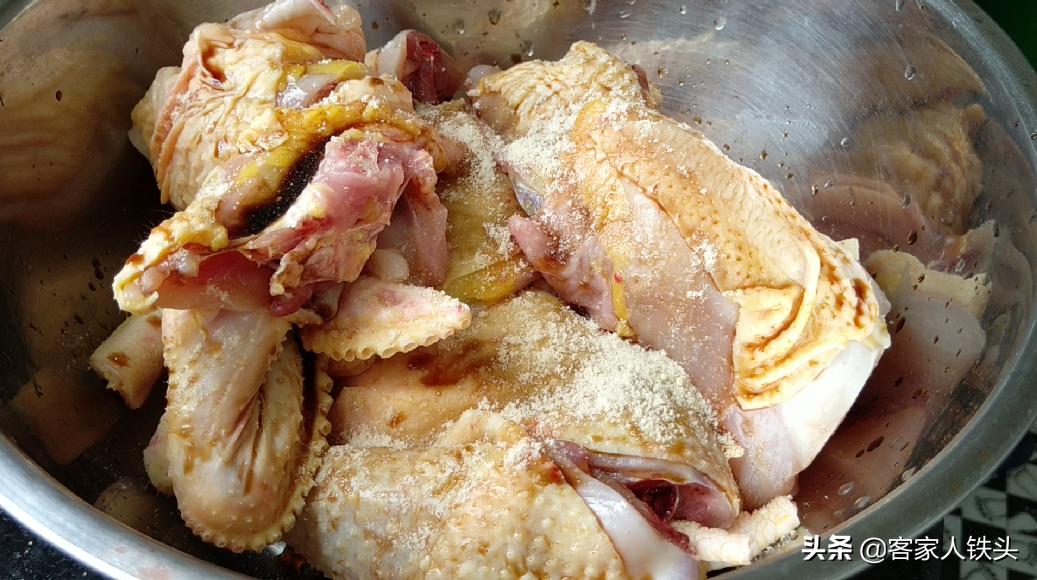 过年鸡这样吃才过瘾，嫩滑鲜香又简单营养，一人一大块吃得欢