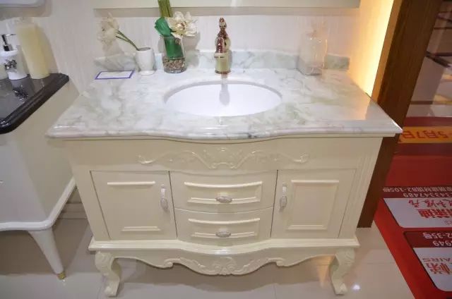 卫生间的浴室柜如何选择,卫生间卫浴柜怎么选