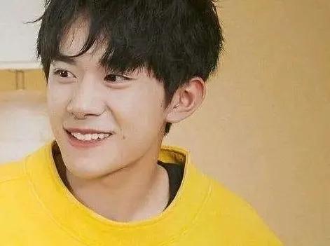 易烊千玺和弟弟楠楠现状,易烊千玺和弟弟楠楠温柔对话