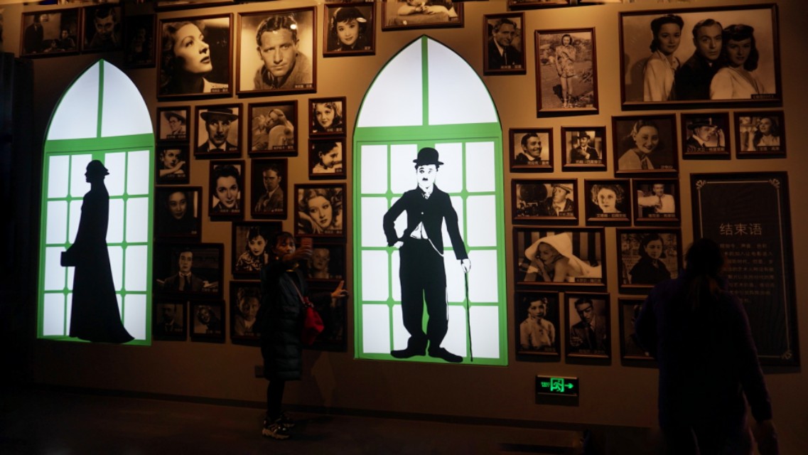 中原穿越时空夜游建业电影小镇,郑州建业电影小镇下午去游玩