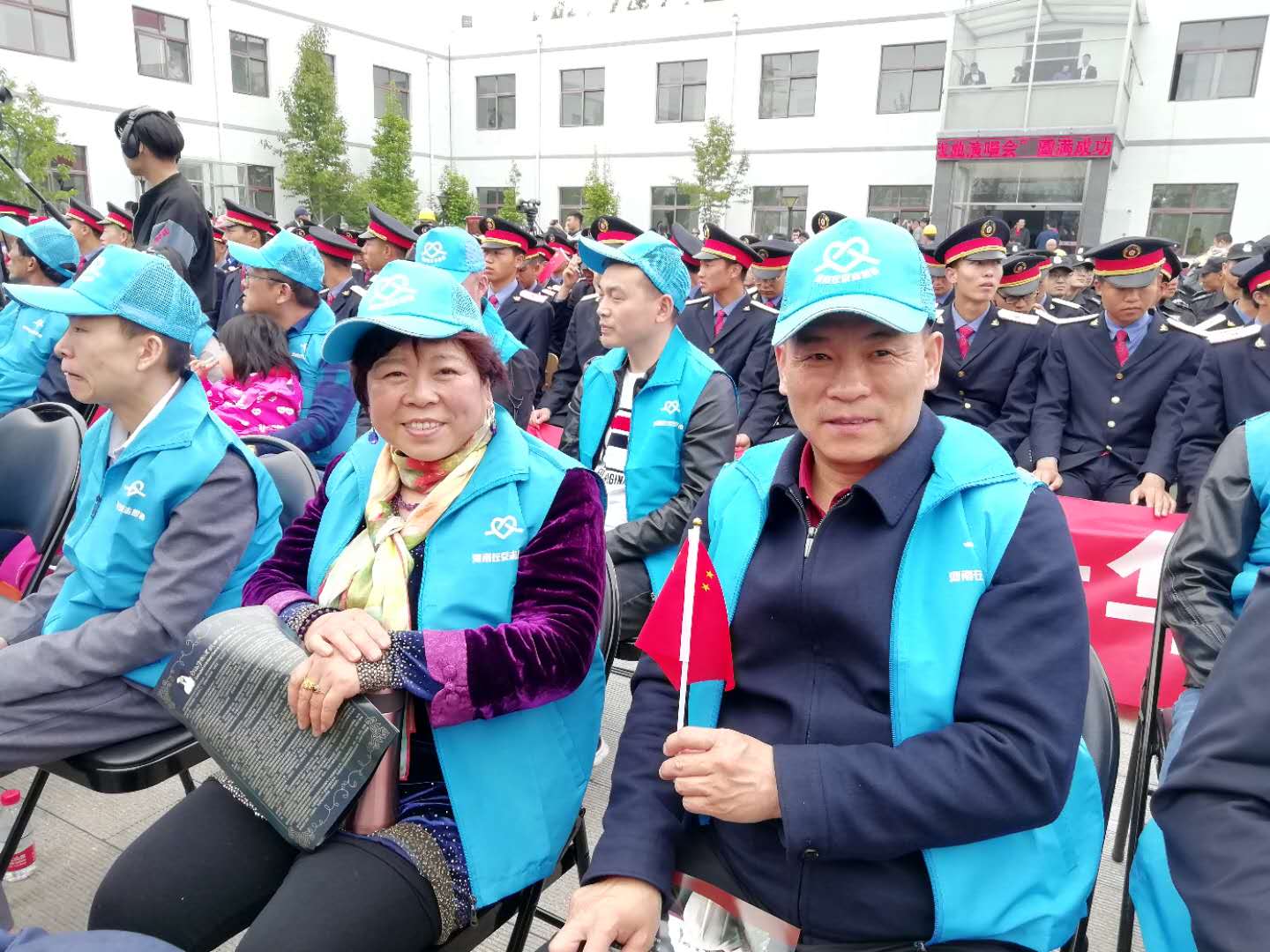 中国梦劳动美工会情河南省总工会等单位送戏进京慰问河南务工人员