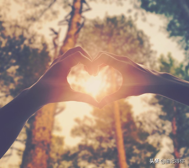 贵州大叔看见别人给娇妻要微信，他是这样处理的