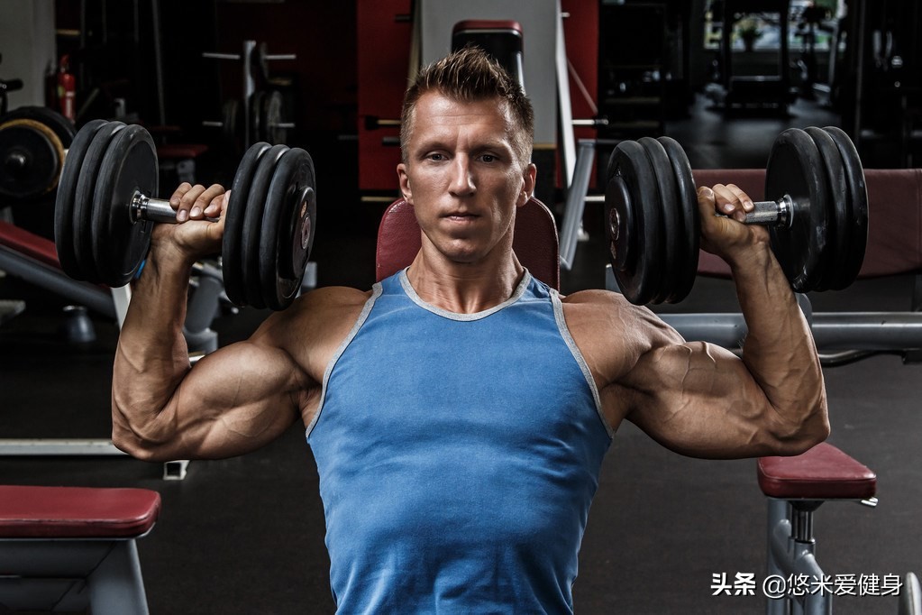 哑铃重量该如何选择？根据这4个方向去训练，增肌效果会更好