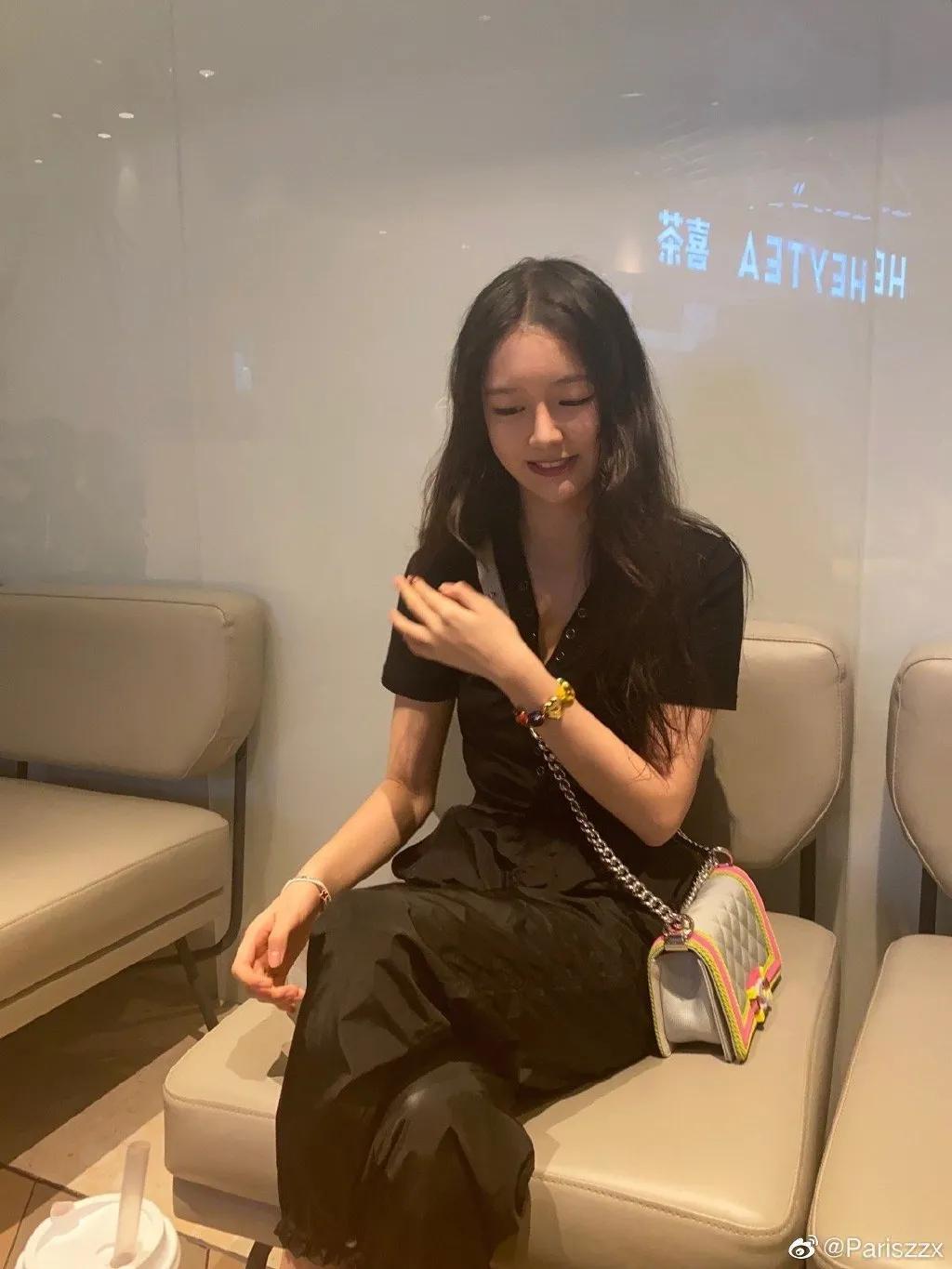 李嫣回应被质疑炫富,李嫣疑不满闺蜜聚会遭曝光