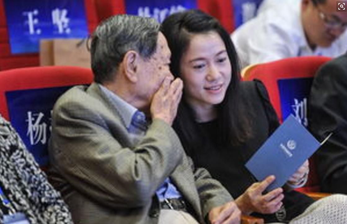 我走过喧闹的街,我走过人来人往的街头完整版