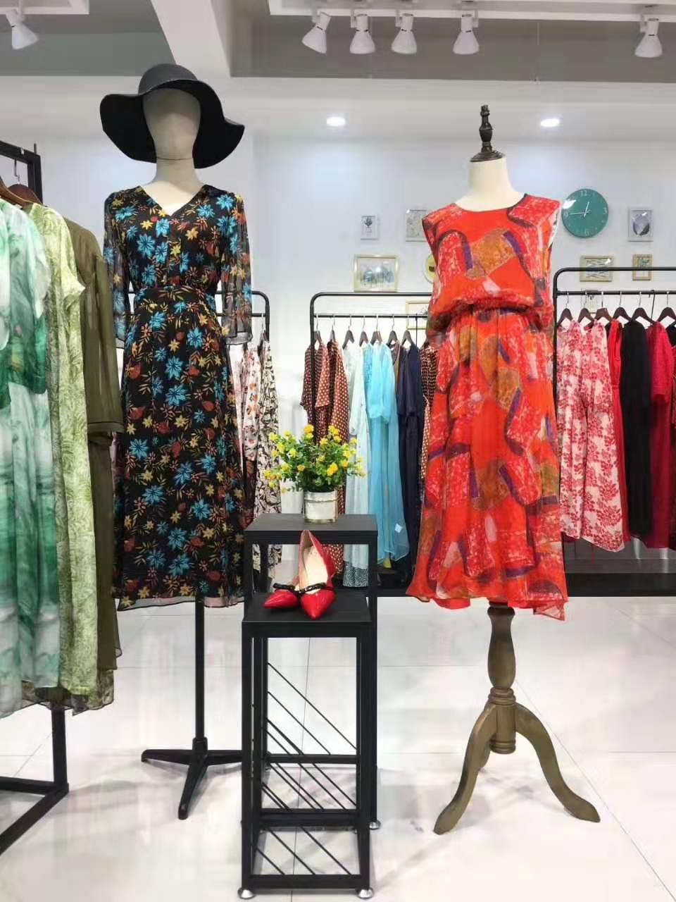 开品牌折扣女装店经验分享,如果你想开店要开什么店才好