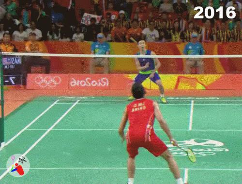 羽毛球正反手跨步跳球的挥拍动作,羽毛球挥拍技巧以及注意事项