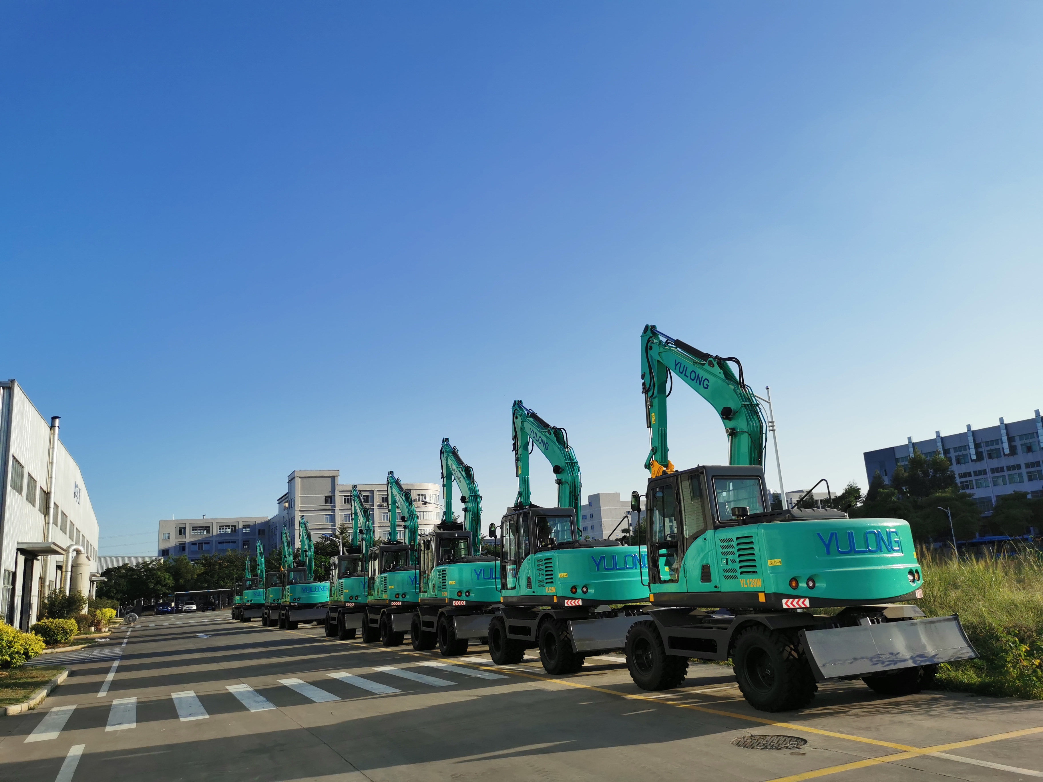 买挖掘机和开挖掘机,挖掘机以租代买合适吗