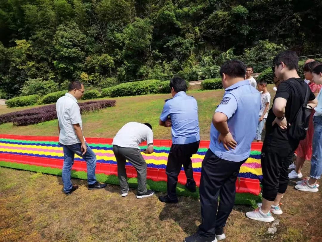 网红滑道来啦～竹海草坪架彩虹，清泉一道深氧醉