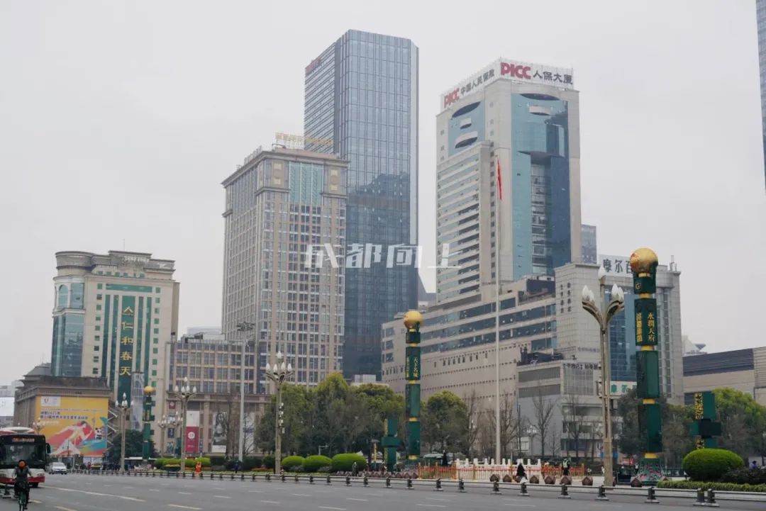 如何让成都变东京？网友：大LOGO收敛点