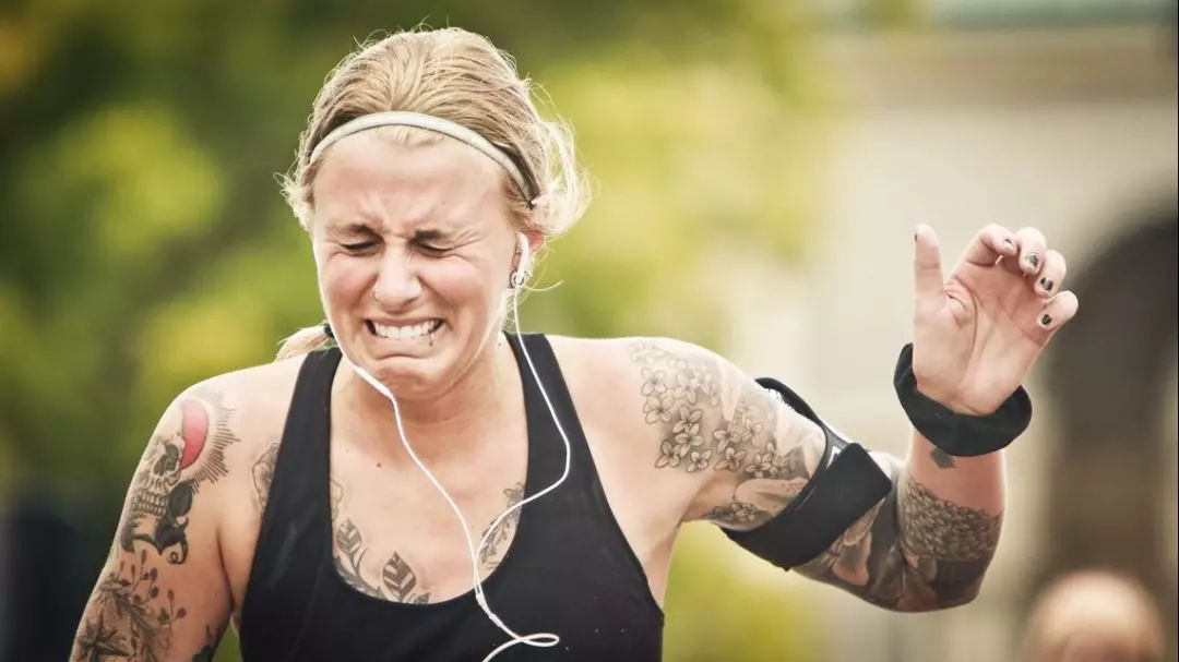 跑步再累也要学会面带微笑：马拉松世界冠军自我激励的秘密*器武**