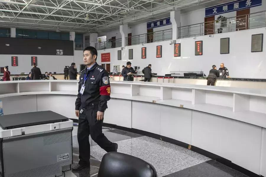 车管科民警日常工作,车管窗口民警暖心事