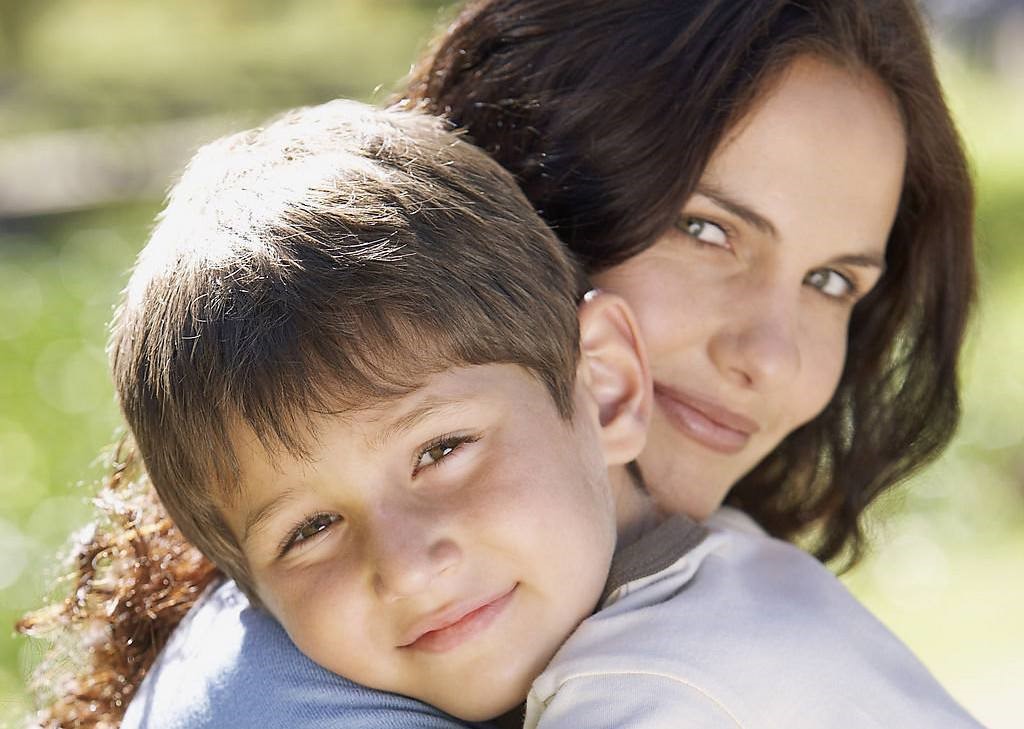 一遇到困难就崩溃，孩子“抗压能力差”的真正原因，父母该反思