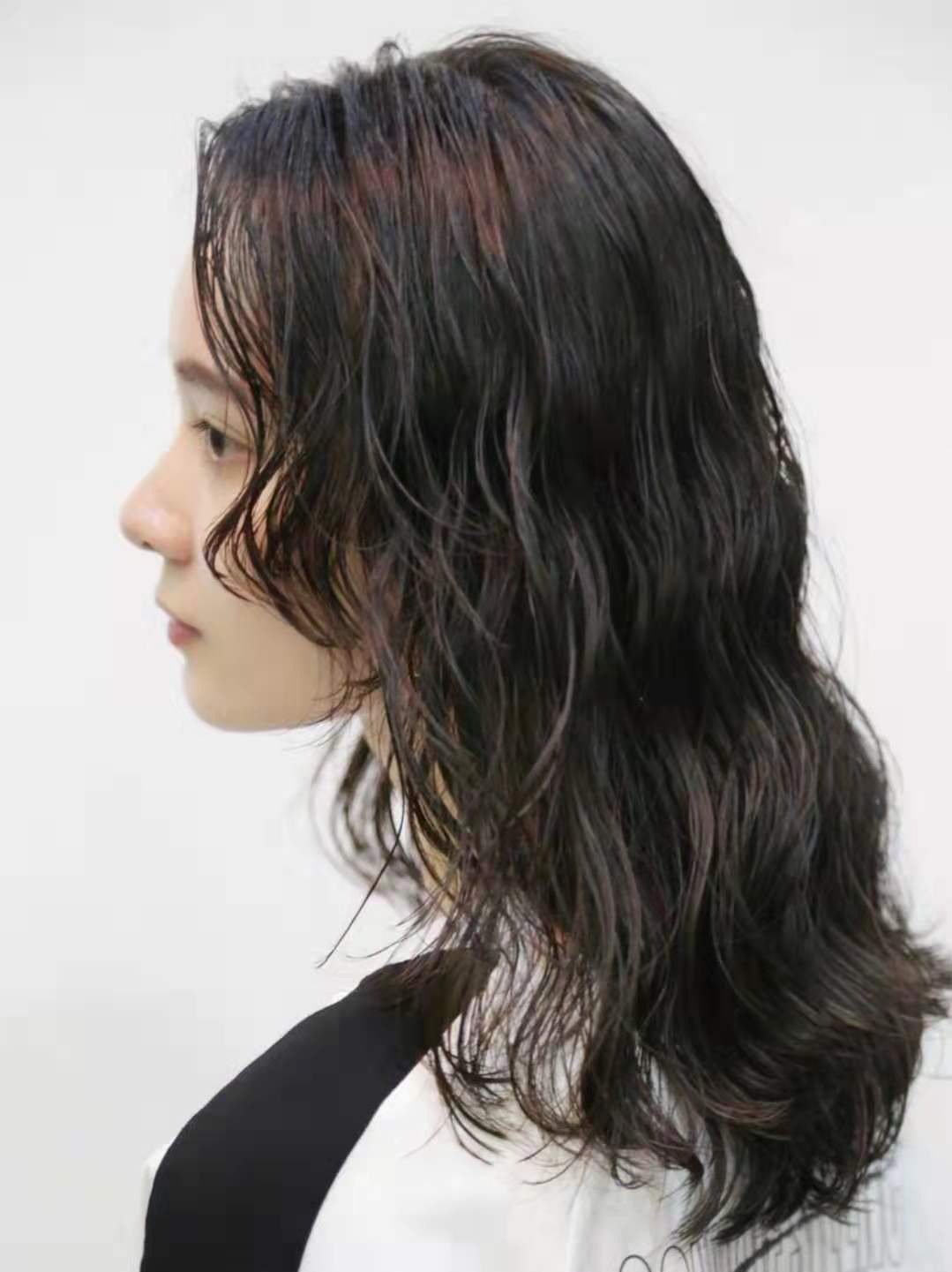 头发湿时很直干了很毛躁,头发烫后湿发很卷吹干毛躁怎么办