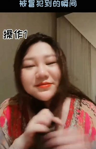 著名女经纪人转行后靠性感博位？因领口太低被禁，本人无奈翻白眼