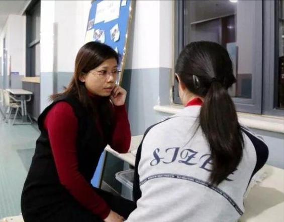 发现女儿早恋的正确引导方法初中,初中发现女儿早恋的正确引导方法